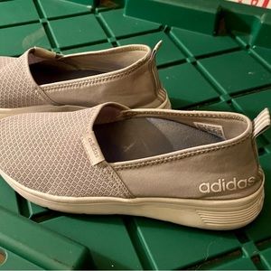 Adidas slip-in tennis shoes, women’s 7.5